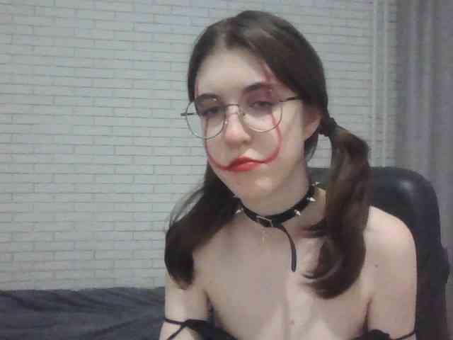 Sweet-Astarte webcam