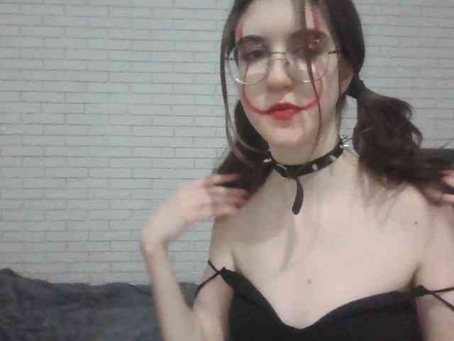 Sweet-Astarte webcam