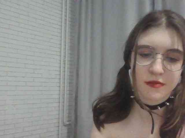 Sweet-Astarte webcam