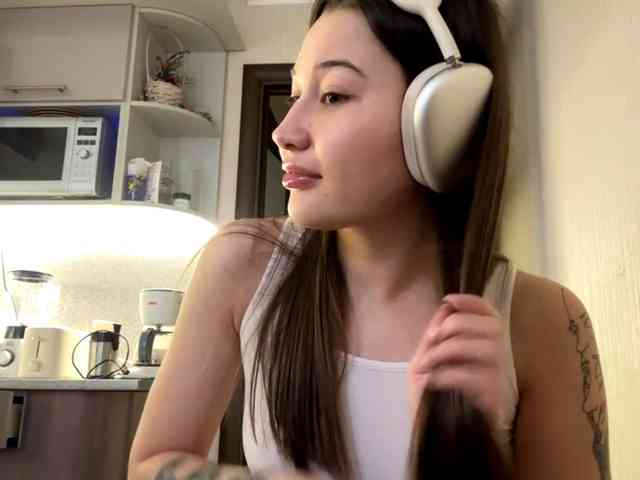 LakishaYanish webcam