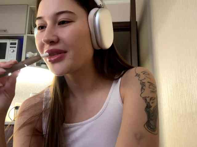 LakishaYanish webcam