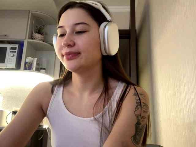 LakishaYanish webcam