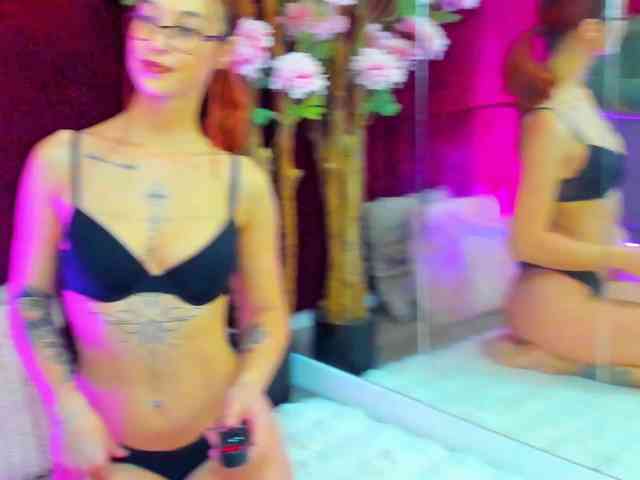 CollegeGirl69 webcam