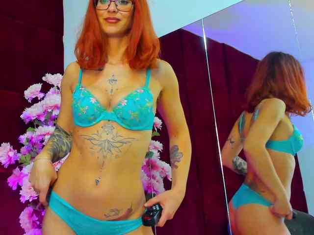 CollegeGirl69 webcam