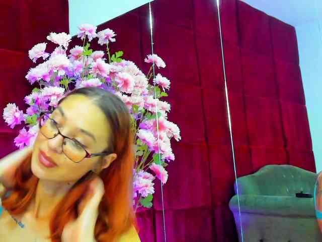 CollegeGirl69 webcam