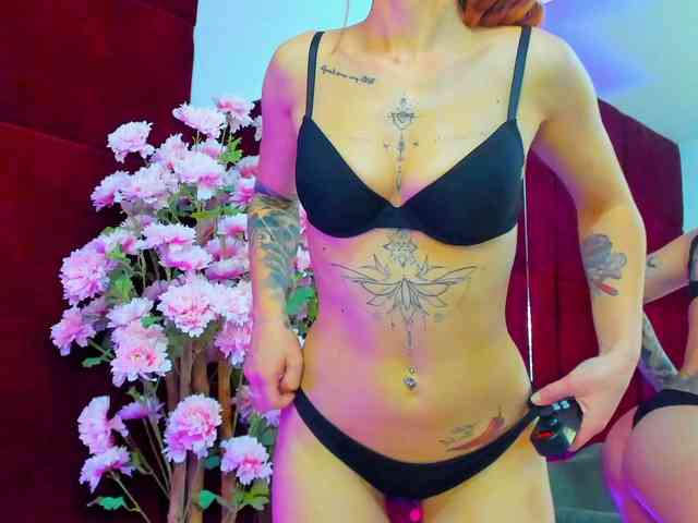 CollegeGirl69 webcam