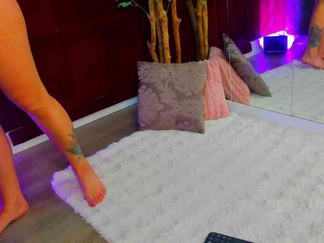 CollegeGirl69 webcam