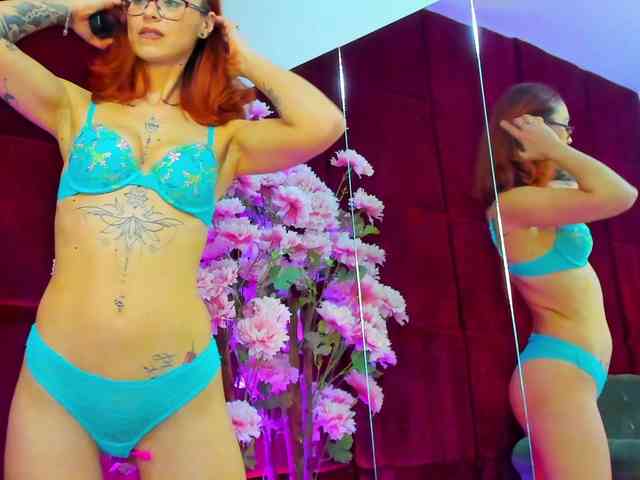 CollegeGirl69 webcam