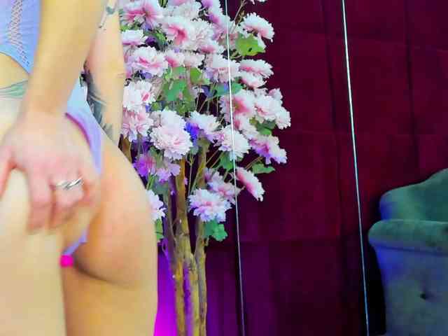 CollegeGirl69 webcam