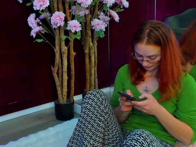 CollegeGirl69 webcam