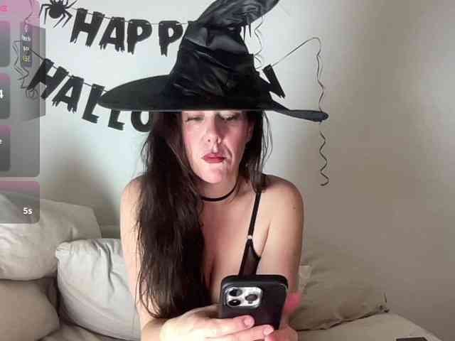 MilkHoneyLullabies webcam