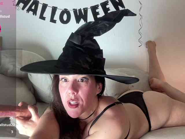 MilkHoneyLullabies webcam