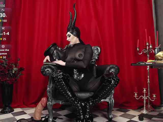 MistressVenena webcam