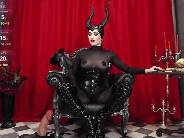 MistressVenena webcam