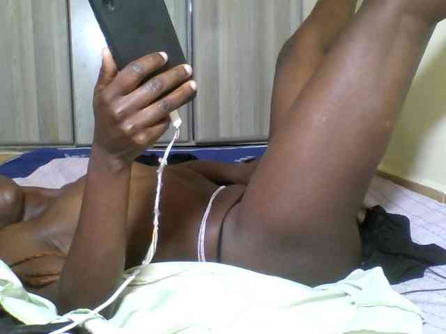 Naughtyviv webcam
