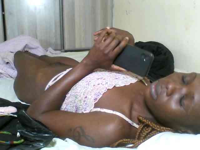 Naughtyviv webcam