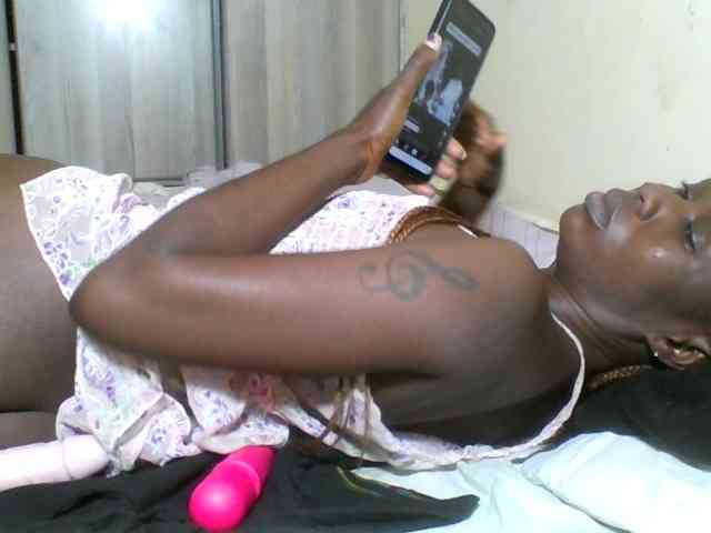 Naughtyviv webcam