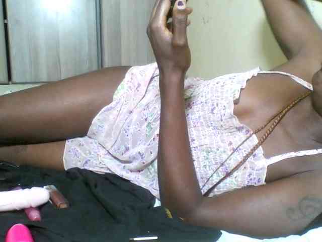 Naughtyviv webcam