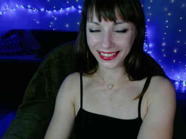 Lady-Caroline webcam