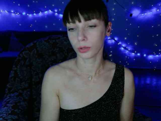 Lady-Caroline webcam