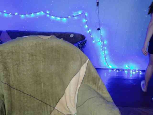 Lady-Caroline webcam