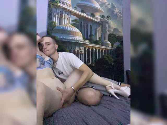 Toni-and-Tanya webcam