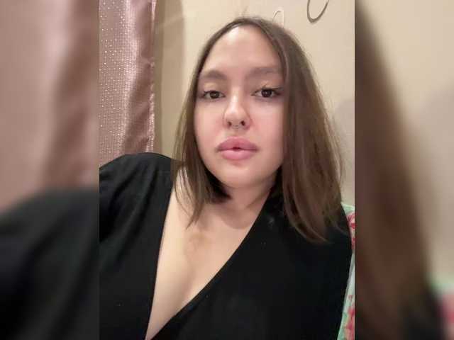 Entra en el chat con el modelo SHALUNCHIKI013 SHALUNCHIKI013