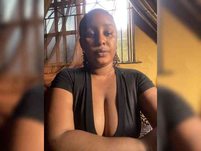 Bigboobiestiza webcam