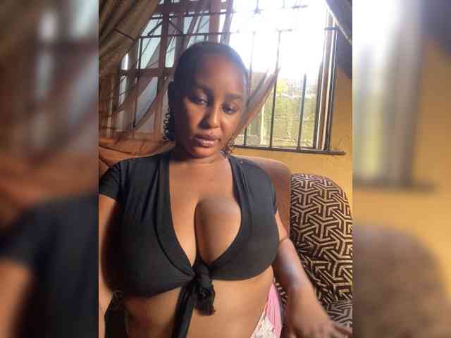 Bigboobiestiza webcam