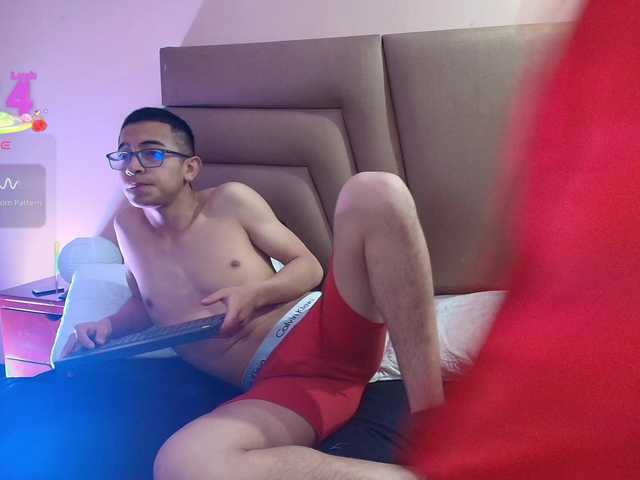 Crimsonsecretts webcam