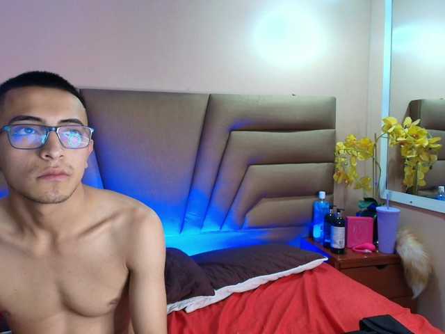 Gratis Live Sexcam mit Crimsonsecretts Crimsonsecretts