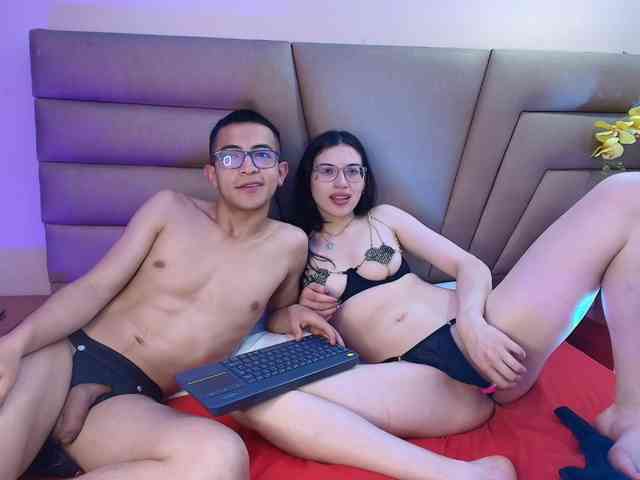 Crimsonsecretts webcam