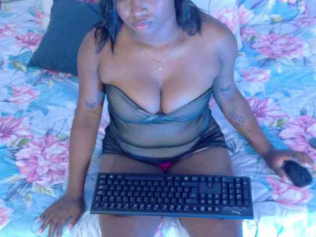 loveebonyyjuices webcam