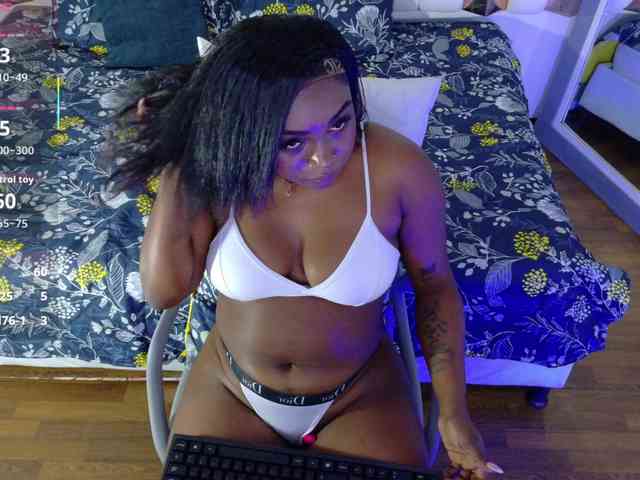 loveebonyyjuices webcam