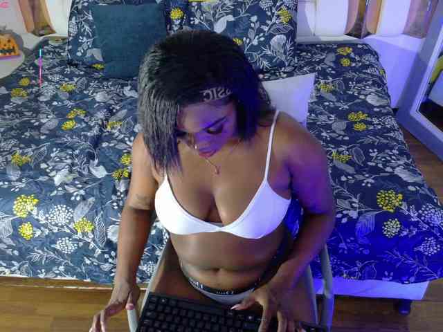 loveebonyyjuices webcam