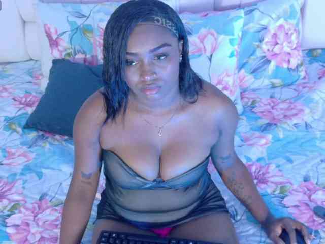 loveebonyyjuices webcam