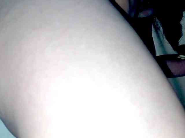 PetiteIvoryqueens webcam