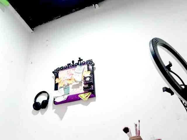 PetiteIvoryqueens webcam