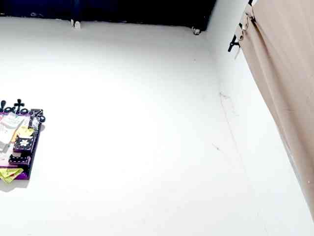 PetiteIvoryqueens webcam