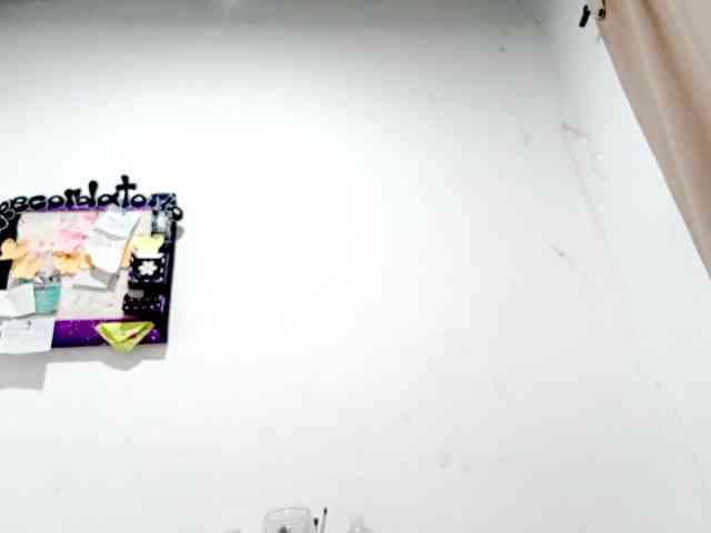 PetiteIvoryqueens webcam