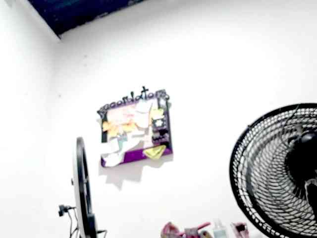 PetiteIvoryqueens webcam