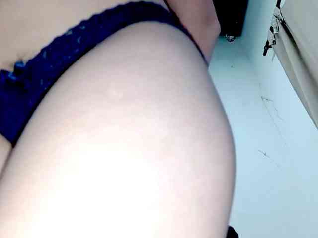 PetiteIvoryqueens webcam