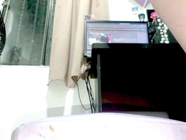 PetiteIvoryqueens webcam