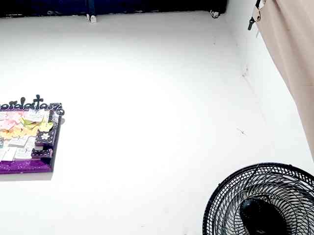 PetiteIvoryqueens webcam