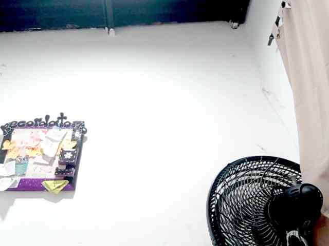 PetiteIvoryqueens webcam