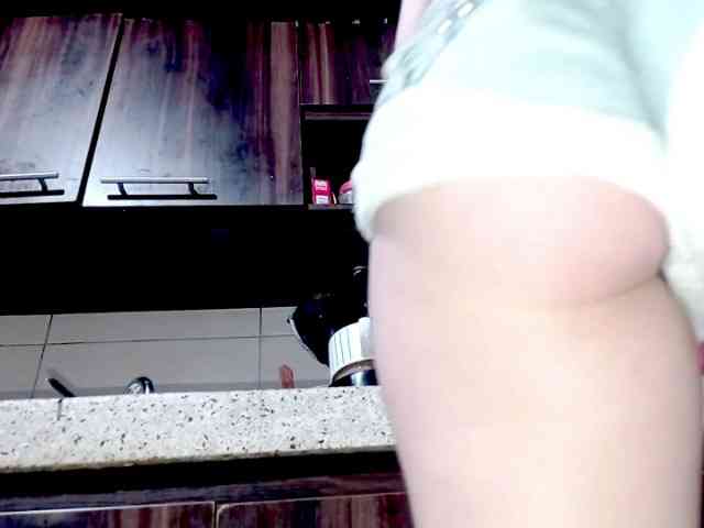 PetiteIvoryqueens webcam