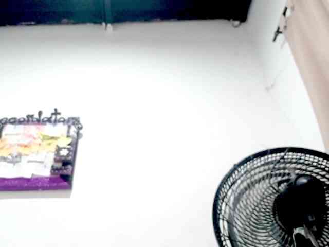 PetiteIvoryqueens webcam