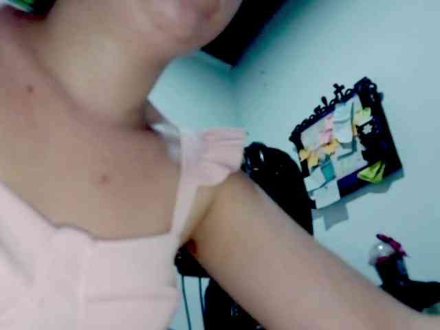 PetiteIvoryqueens webcam