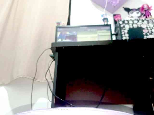 PetiteIvoryqueens webcam