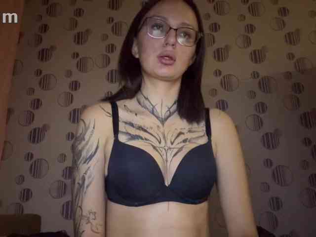 NikkiDon webcam